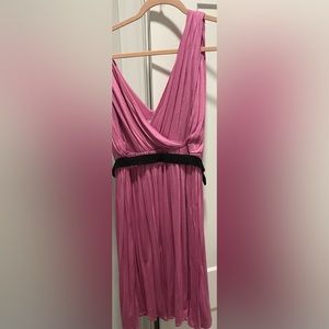 Loft rosey pink plunge neck pleated dress with snap belt